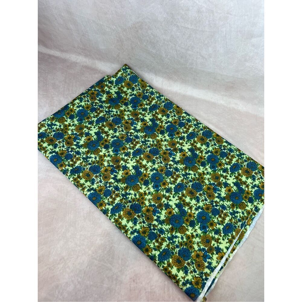 Vintage 1960s 1970s Mod Flower Power Fabric 47x60”